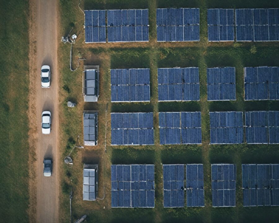 Como escolher o melhor inversor para energia solar e EV