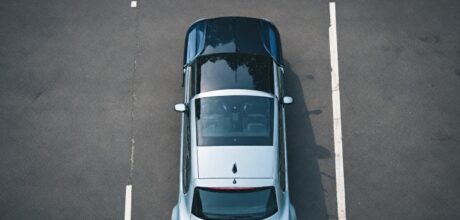 Comparação Detalhada do Desempenho de Veículos Elétricos em Estradas e Cidades